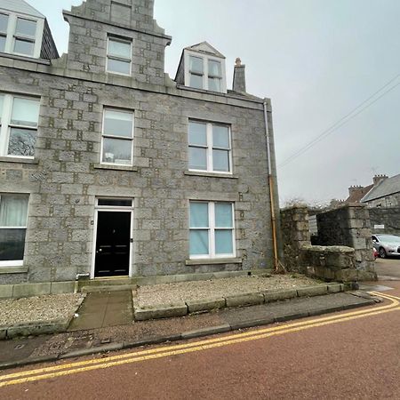Modern & Cosy Apartment In The Heart Of The Historic Old Town Of Aberdeen, Free Wifi, Free Parking 外观 照片
