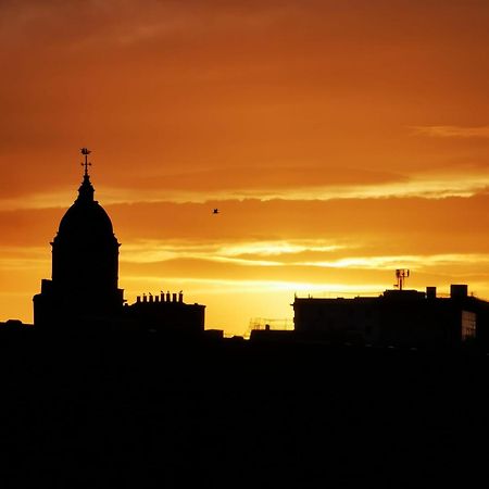 Modern & Cosy Apartment In The Heart Of The Historic Old Town Of Aberdeen, Free Wifi, Free Parking 外观 照片