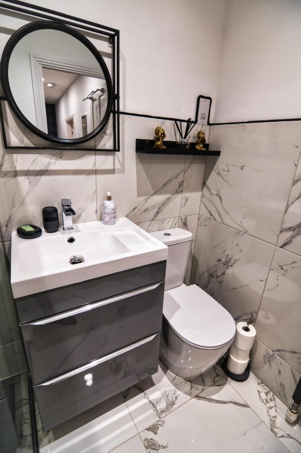 Modern & Cosy Apartment In The Heart Of The Historic Old Town Of Aberdeen, Free Wifi, Free Parking 外观 照片