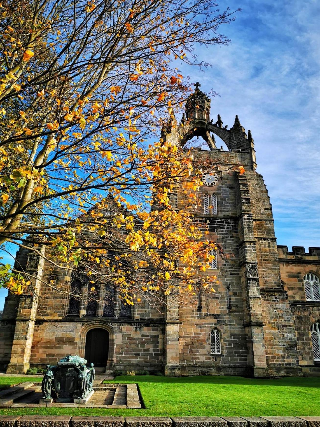 Modern & Cosy Apartment In The Heart Of The Historic Old Town Of Aberdeen, Free Wifi, Free Parking 外观 照片